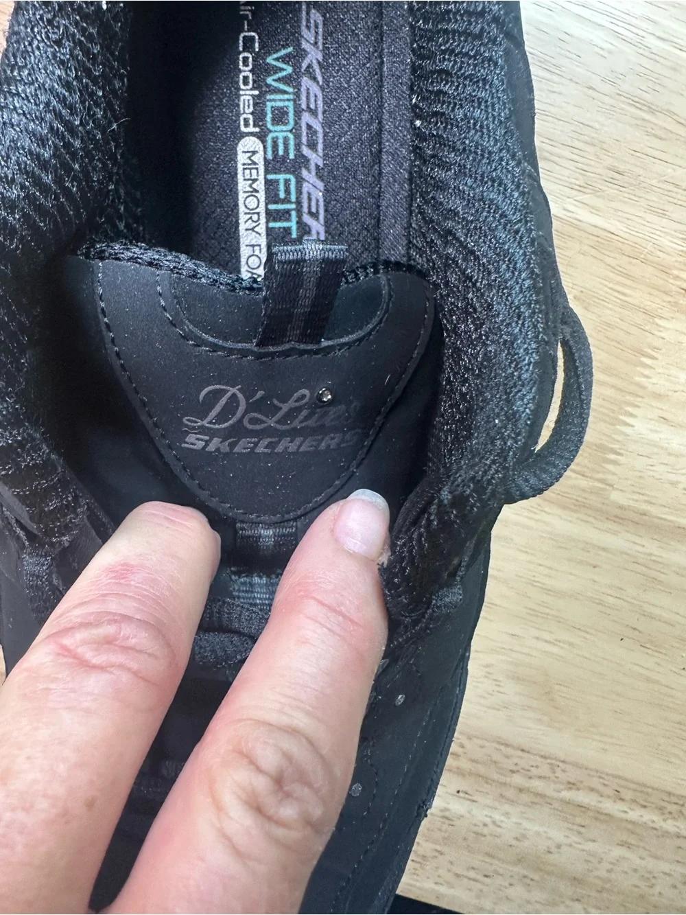 Skechers low top